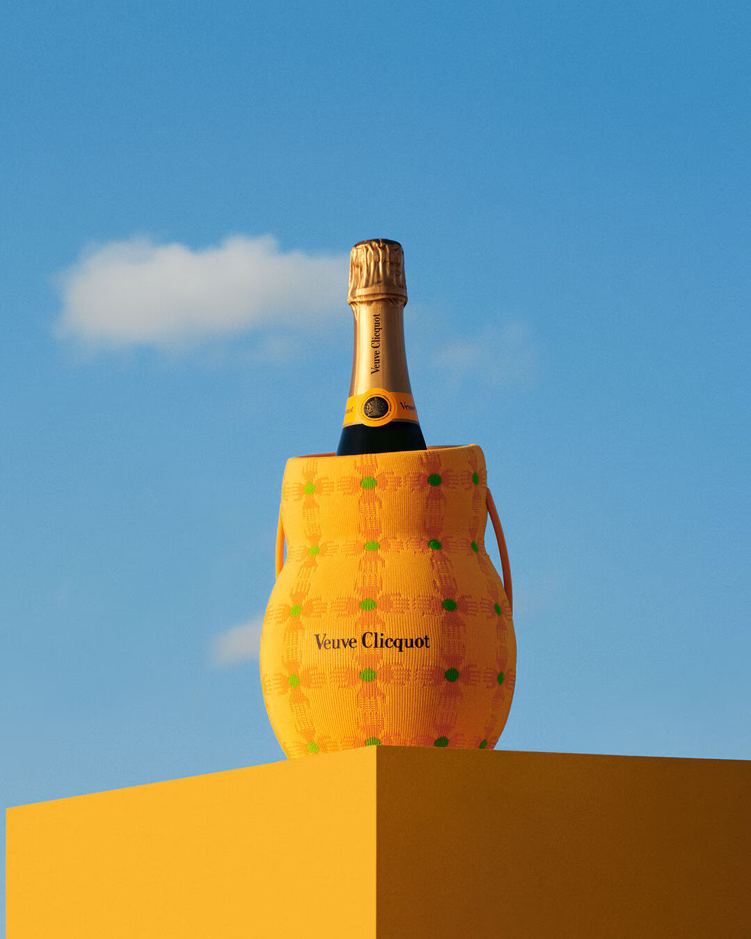 Veuve Clicquot Yellow Label Brut Sun Holder Gift NV